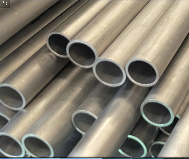 Corrosiebestendige buizen van titaniumlegering ASTM B338 Naadloze buis van titanium